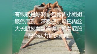 两个小姐妹玩的正嗨的时候来了一位男生开始3P