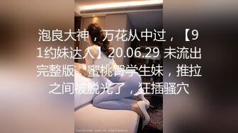 白丝欲女跟蒙面大哥激情3P，全程露脸啪啪激情上位还要口交大鸡巴，让两大哥轮流爆草，射完了还拿道具插刺激