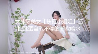   刚奶完孩子的哺乳期少妇就跟小哥激情啪啪给狼友看，全程露脸开档黑丝69交舔逼