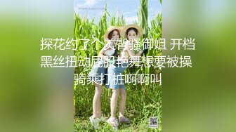 颜值女神Ts兮兮 打扮时髦高挑，等土豪哥哥来接，这车时速可以呀，边开边掏出哥哥鸡巴舔，十分钟的高潮！