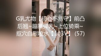 歌厅探花KTV唱歌啪啪 牛仔短裤龅牙妹子 撩起衣服吸奶舔逼