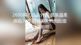  绿帽老公带着漂亮老婆参加淫乱的3P派对完美露脸