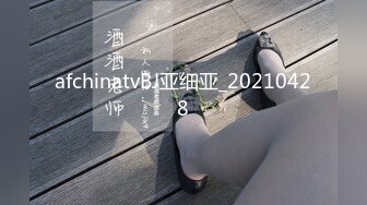 【短发清纯系美女3P双男】全身纹身小哥，前面插嘴后面舔逼，按着双腿抽插无套内射，中场休息再来一炮，扶着屁股后入爆插