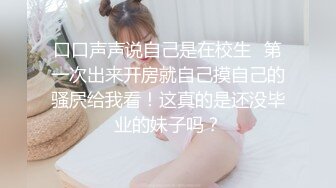  很OK的小女人全程露脸撩骚狼友，听指挥去玩弄哥哥的大鸡巴，冲洗干净舔鸡巴舔蛋