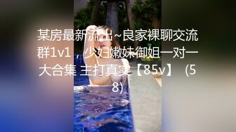 离异少妇，【单亲少妇】，炎热的夏天，到野外小溪游泳，到处撒尿，村里人都没发现，玩得真是刺激，与众不同