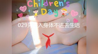 终极反差女神，露脸才是王道！推特拜金女【小村花】私拍，蜂腰蜜桃臀被金主各种开车，疯狂刺激蜜穴到潮吹 (1)