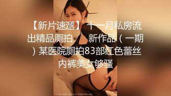 餐厅女厕蹲守蓝裙凉拖红趾甲小美女,红嫩的紧穴不用擦甩屁股就干