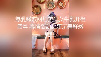 【极品稀缺 破解摄像头】JK风小姐姐更衣间拿手机自拍 多角度偷拍