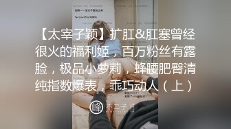  风骚小老板娘露脸在店里跟小哥激情，给小哥交大鸡巴连蛋蛋都吸进去了