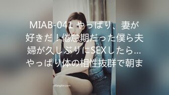   颜值不错的丝袜空姐制服女神跟小哥激情啪啪 口交大鸡巴让小哥吃着奶子玩着逼 后入爆草给狼友看骚表情刺激