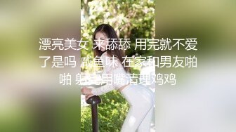 網酪探頭真實居家盜攝：新婚夫妻客厅地上啪啪,妹纸骑上位猛摇,很激情！