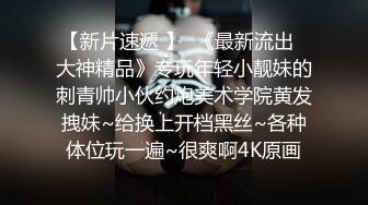 用假鸡巴勾引一下她居然就骚成这样