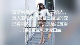 美乳少妇跟小叔子偷情啪啪，口交大鸡巴微露脸很可爱，让小哥后入爆草，奶子乱晃好诱人，握在手里放肆揉捏