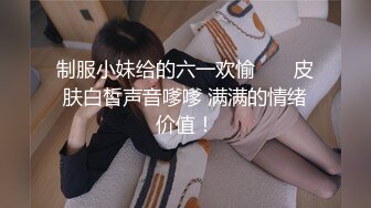  极品美臀红唇少妇！露奶装开档丝袜！翘起大屁股求操，炮友后入猛怼，骑乘位抱着屁股打桩