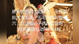 短发美妞家中裸体自慰