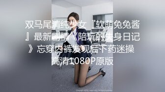 帽子哥偷拍 女神上厕所没带纸用口罩擦逼擦屁眼,等女神走后帽子哥如获至宝