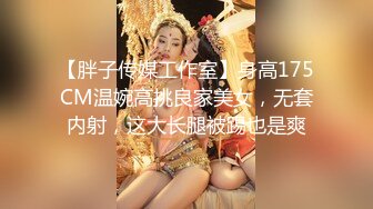 源码高清录制《小伟哥极品外围女探花》一边和朋友微信一边各种姿势草翻马尾辫子美眉