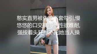 熟女姐姐的诱惑，全程露脸开档黑丝镜头前诱惑狼友，揉奶玩逼听指挥伸着舌头要舔鸡巴，道具抽插骚逼淫水多多