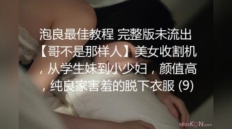 约极品美臀女技师按摩调情,脱下黑丝摸穴舔逼,翘屁股后入套子掉了内射