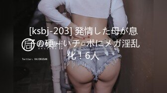 【新片速遞】高颜值美女露出 这奶子好大 乳头也超大 下面还是无毛的 旁边还有这么多人 看着有点刺激 