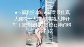 素颜留守少妇奶子不小，身材也不错，坐下吊钟奶子，特写露鲍鱼，多视角露脸抠逼