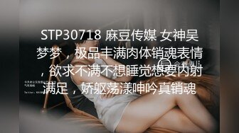 商场女厕近距离偷窥俩美女闺蜜的小黑鲍