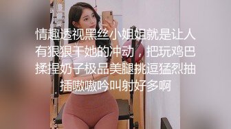 已婚騷人妻家裏沒人陪狼友發騷，農村大院屋裏騷完院裏騷，聽狼友指揮互動撩騷揉奶玩逼看特寫，精彩不要錯過