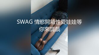 颜值很高的御姐少妇，白虎逼很性感开档丝袜给小哥口交大鸡巴，样子好骚让小哥对着镜头后入爆草，呻吟可射