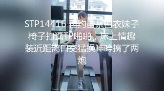 【新速片遞】 开档黑丝熟女大姐 这样是不是不好发挥啊 啊啊宝贝不行了 撅着屁屁后入骚逼操漏了 喷不停 