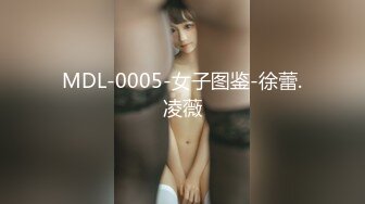 【一男战三女】三个超嫩美少女，浴室跪地吃吊，一起翘屁股求操，一个个轮流操，太爽顶不住缴枪