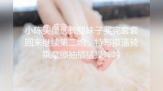 偷拍美女裙底风光 成都车展银色连衣裙细高跟极品美女，白色窄内 UR级反差骚货黑丝筒袜配情趣开档内裤