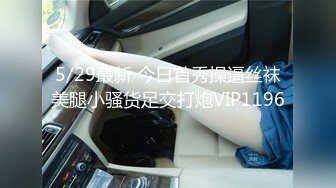 年轻大学生情侣啪啪，女友青春无限，诱惑吃男友J8，男的不专心，边享受边玩手机