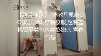 小湿妹跟土豪小哥出来玩车震，乖巧的舔弄鸡巴吃蛋蛋，让小哥给舔逼咬阴唇叫得好骚，直接无套抽插骚穴真刺激