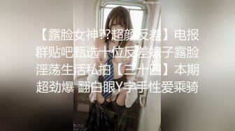 两男一女，抱艹