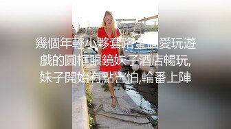 比较有味道的骚妹子，全程露脸发骚，听狼友指挥精彩展示，揉捏小奶子展示逼逼，道具插进去好疼，精彩别错过