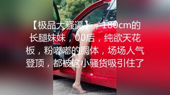 极品反差婊高颜值情侣艹逼，女的娇小清纯可爱，抱着一顿狂艹，无套插入简直爽翻天