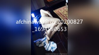 商场女厕偷拍黄裙小美女 拔根B毛闻一下