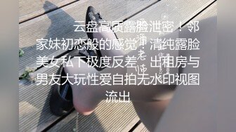 儿子带老妈到KTV包廂先唱歌再草逼 后入很有激情