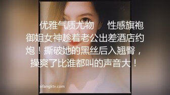  娇小美女你的小心脏啊‘小爱同学，把音量调到百分之15’，骚妞随着音乐嗨起