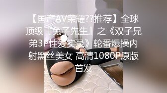 对这个贴身白衣的丰满美女无法抵挡，肉体丰腴迷人