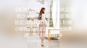 无毛逼大奶人妻少妇镜头前的诱惑，全程露脸一个人大秀直播，各种发骚诱惑，揉奶玩逼看特写